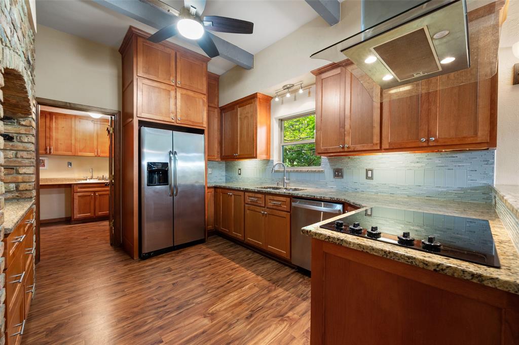 623 N Bowen Road Property Photo 8