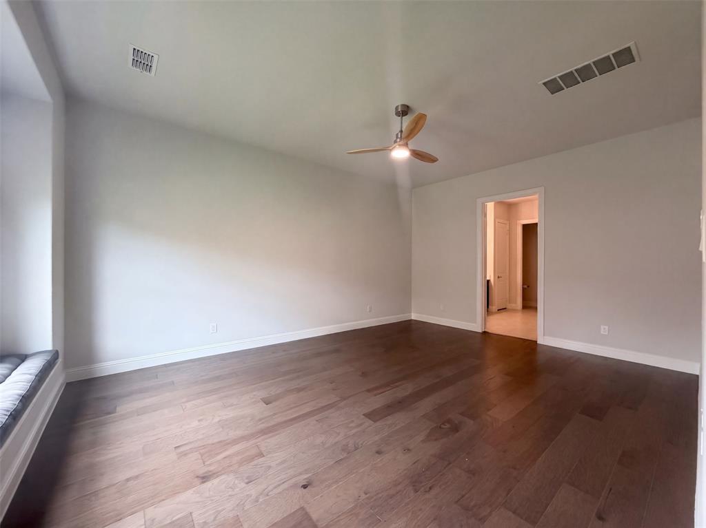 850 Elm Park Drive Property Photo 4