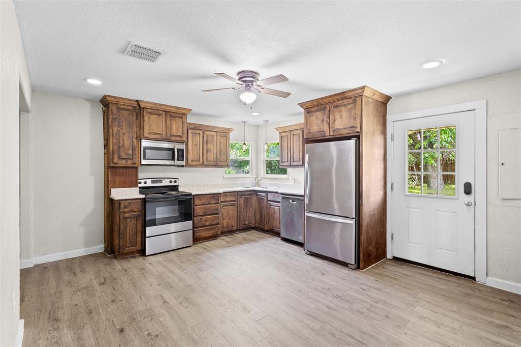 107 S Flower Lane Property Photo 3