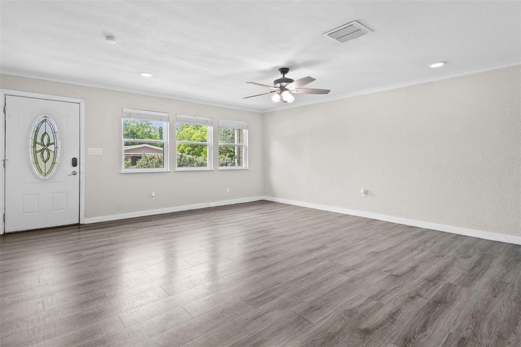 107 S Flower Lane Property Photo 4