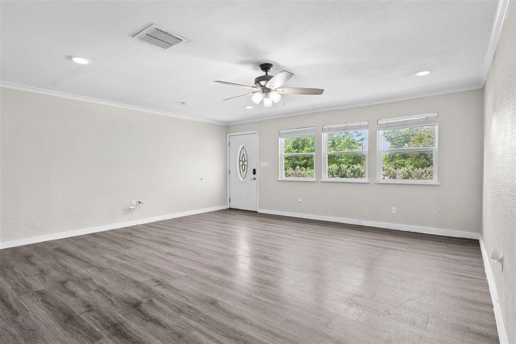 107 S Flower Lane Property Photo 9