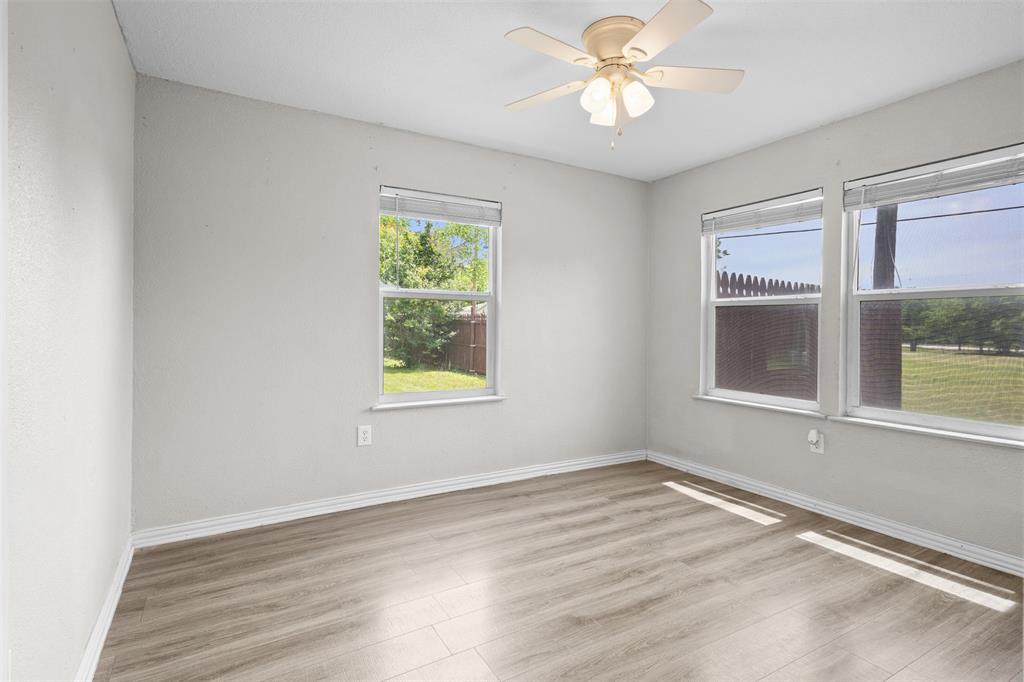 107 S Flower Lane Property Photo 16
