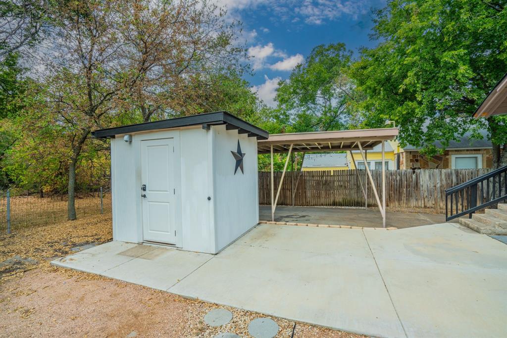 403 Norton Street Property Photo 28
