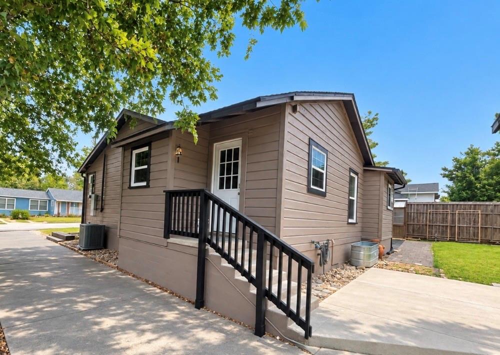 403 Norton Street Property Photo 29