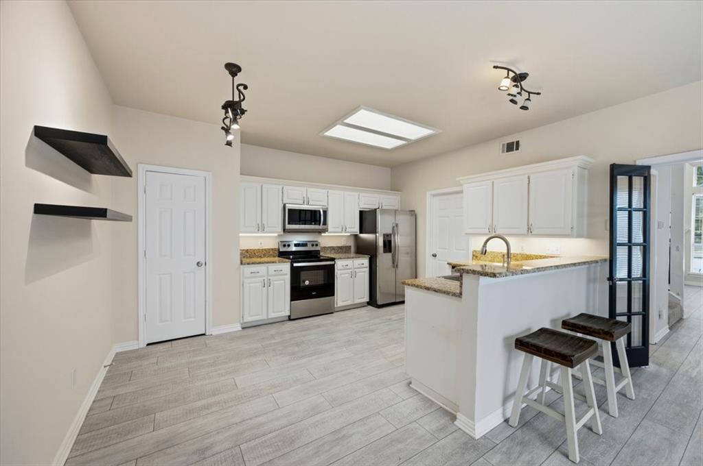 2203 Meadowstone Drive Property Photo 11