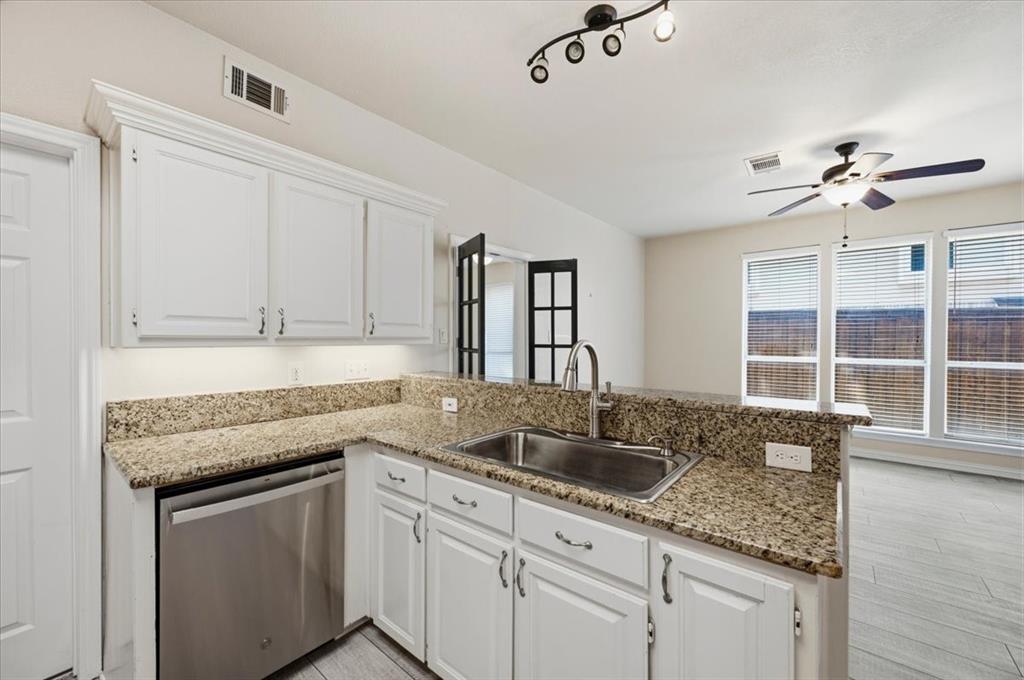 2203 Meadowstone Drive Property Photo 12