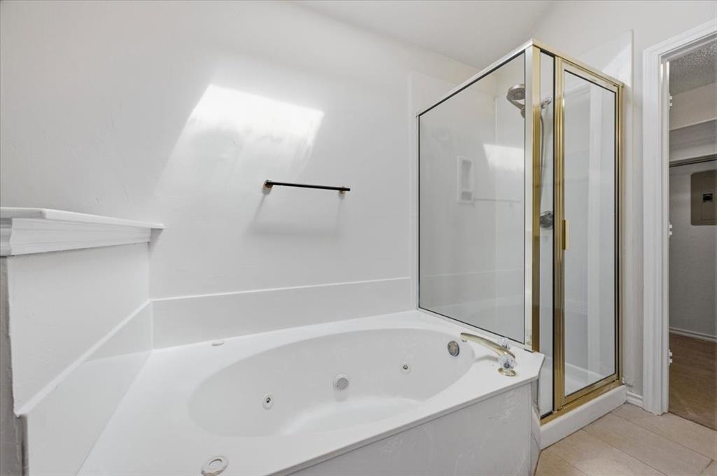 2203 Meadowstone Drive Property Photo 22
