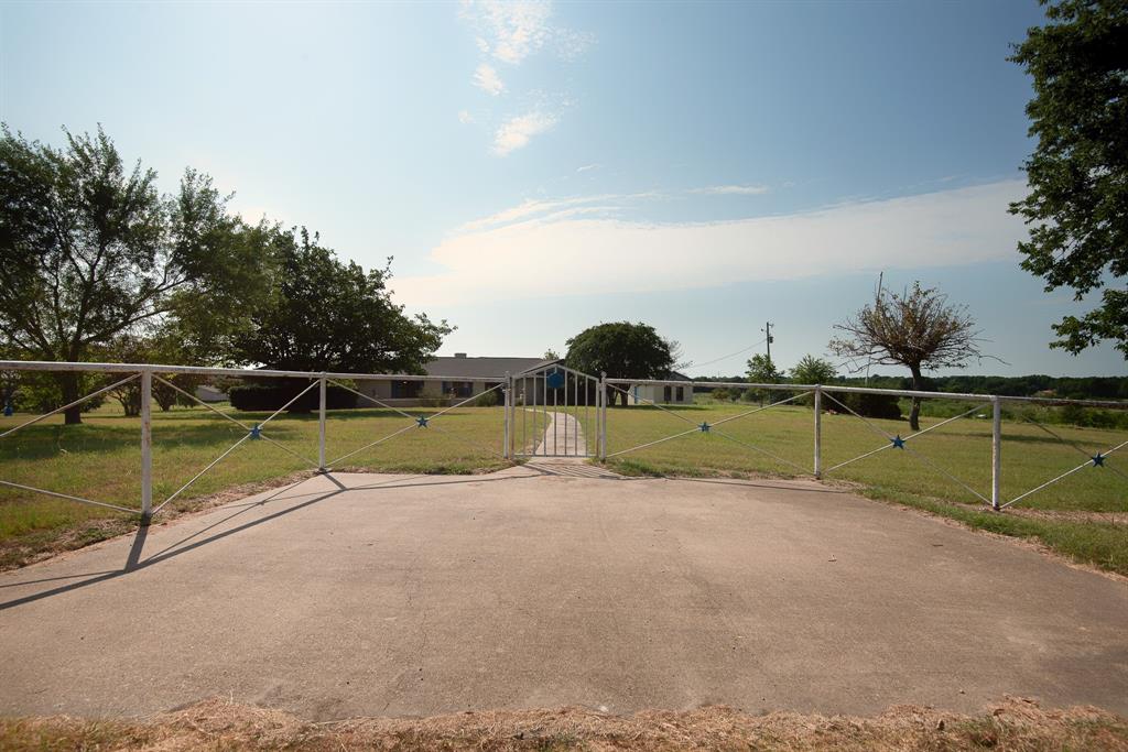 6883 County Road 4098 Property Photo 4