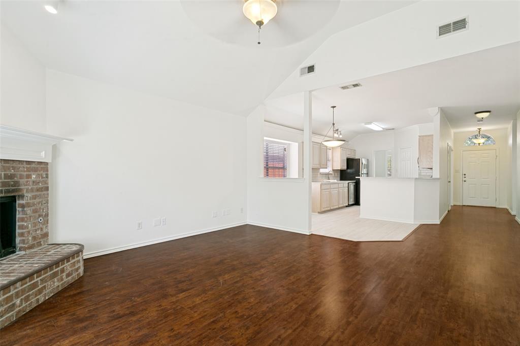 513 Creek Court Property Photo 3