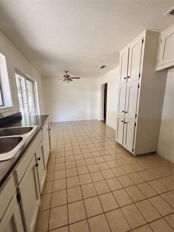 526 Park Lane Property Photo 7