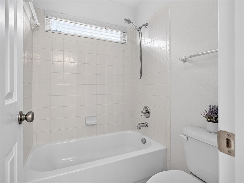 5612 Leven Lane Property Photo 27