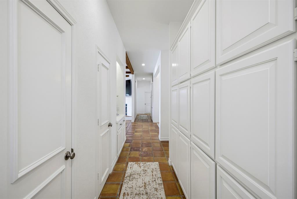 2326 River Road Property Photo 17