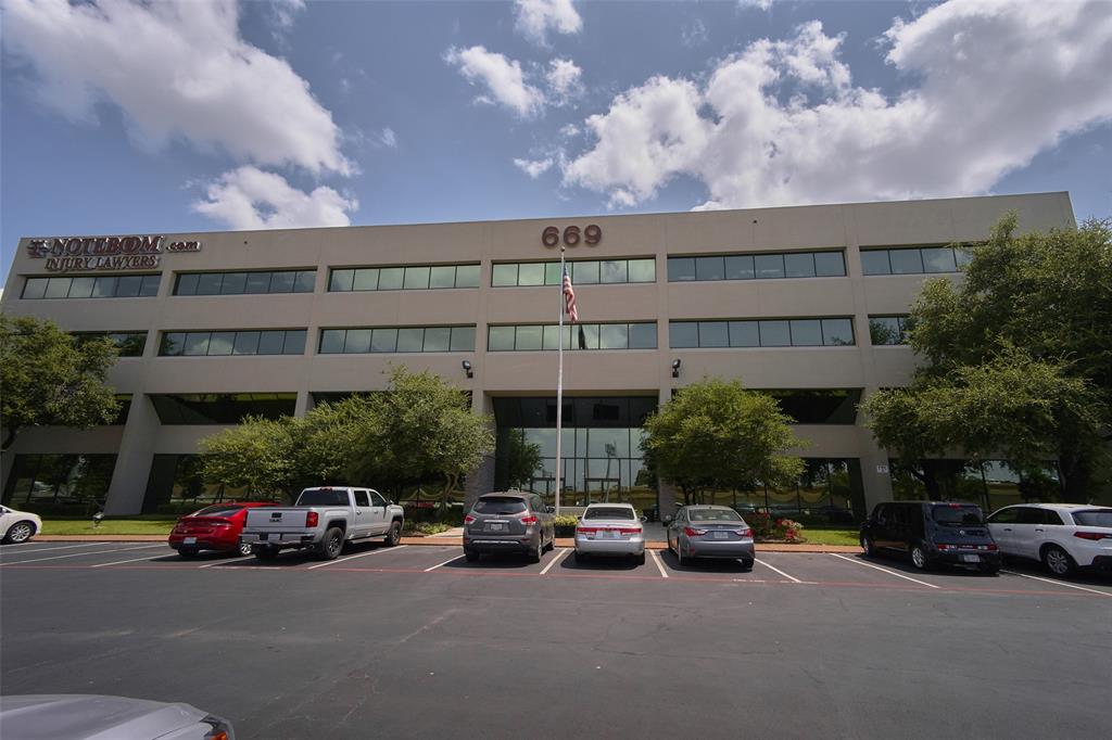 669 Airport Freeway 300 Property Photo 1