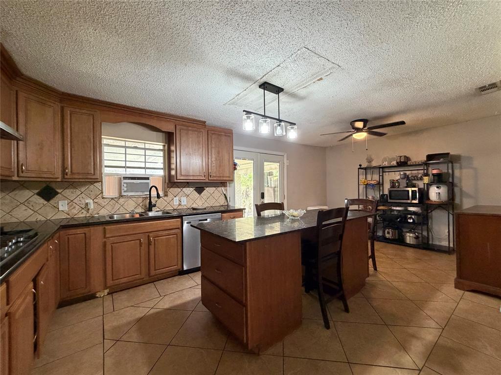 1333 Springlake Drive Property Photo 4