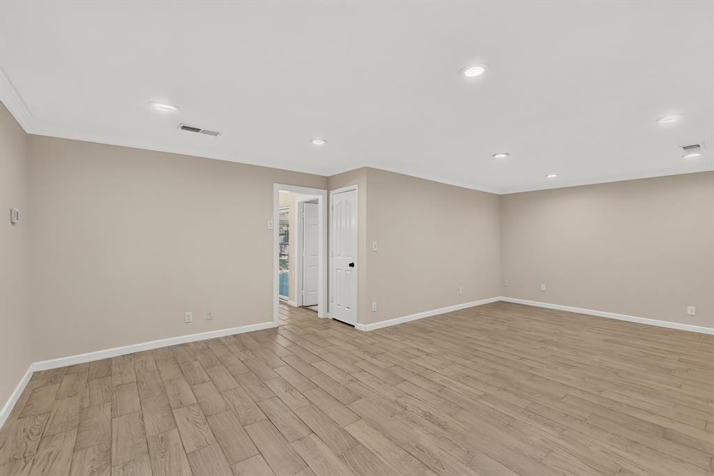 2441 Lakeshore Drive Property Photo 8