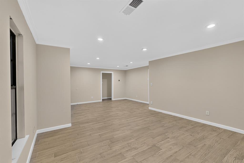 2441 Lakeshore Drive Property Photo 10