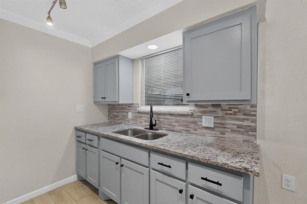 2441 Lakeshore Drive Property Photo 14