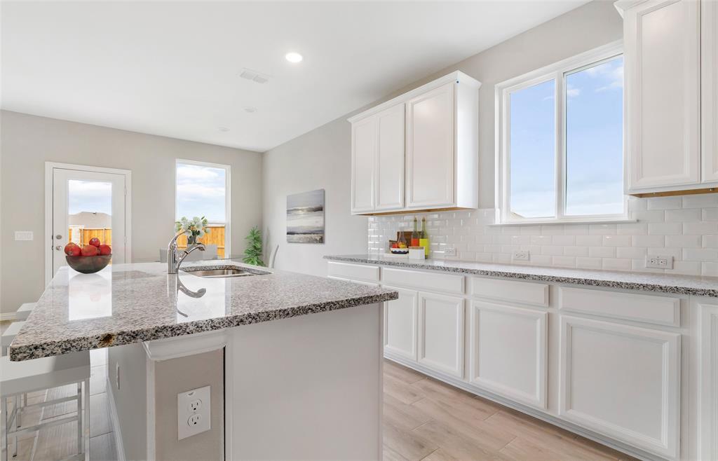 421 Avian Way Property Photo 4