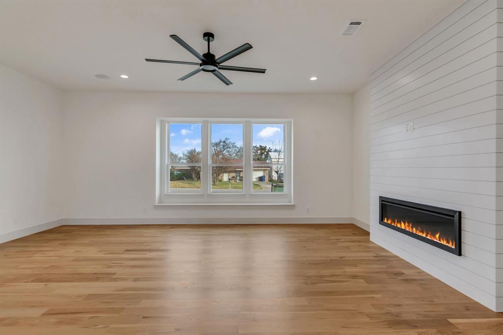205 W 7th Street Property Photo 6