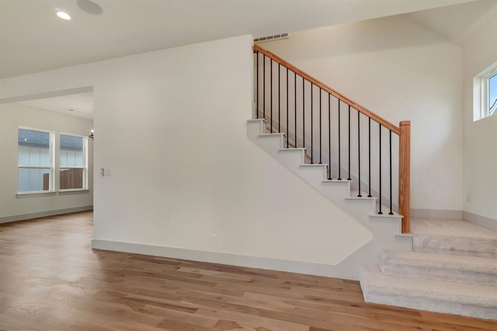 205 W 7th Street Property Photo 8