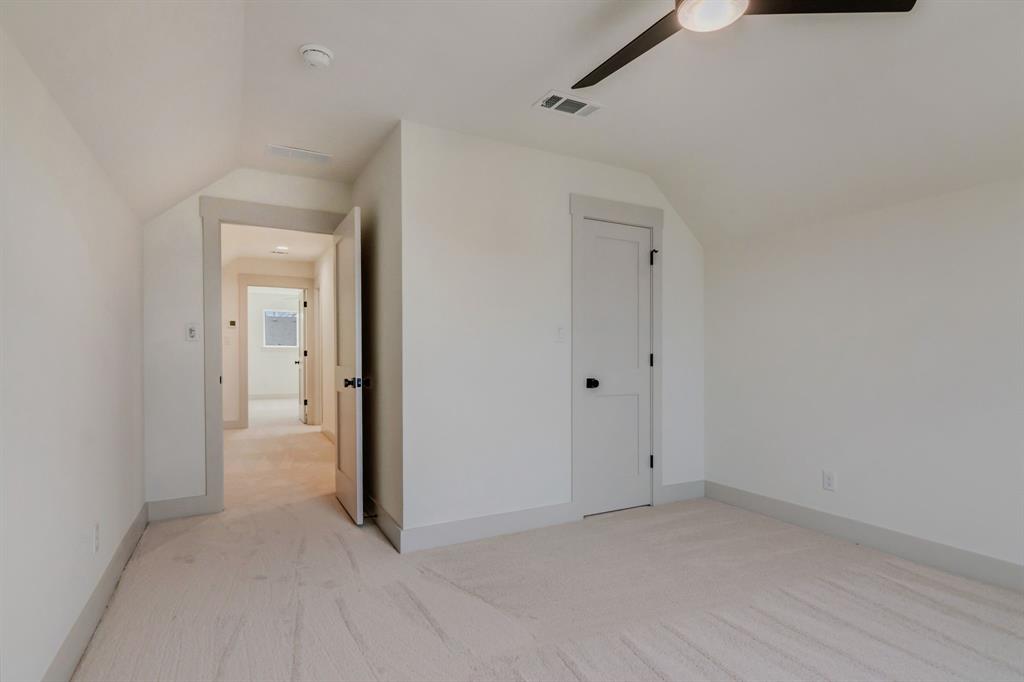 205 W 7th Street Property Photo 30