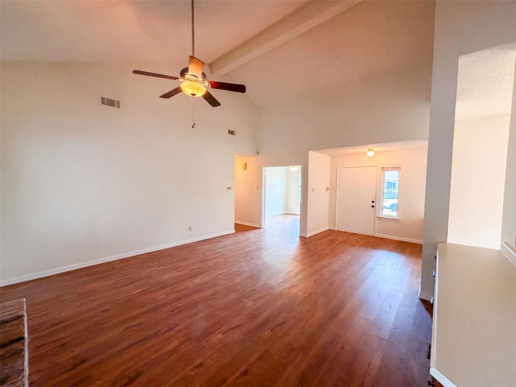 301 Hillside Court Property Photo 3
