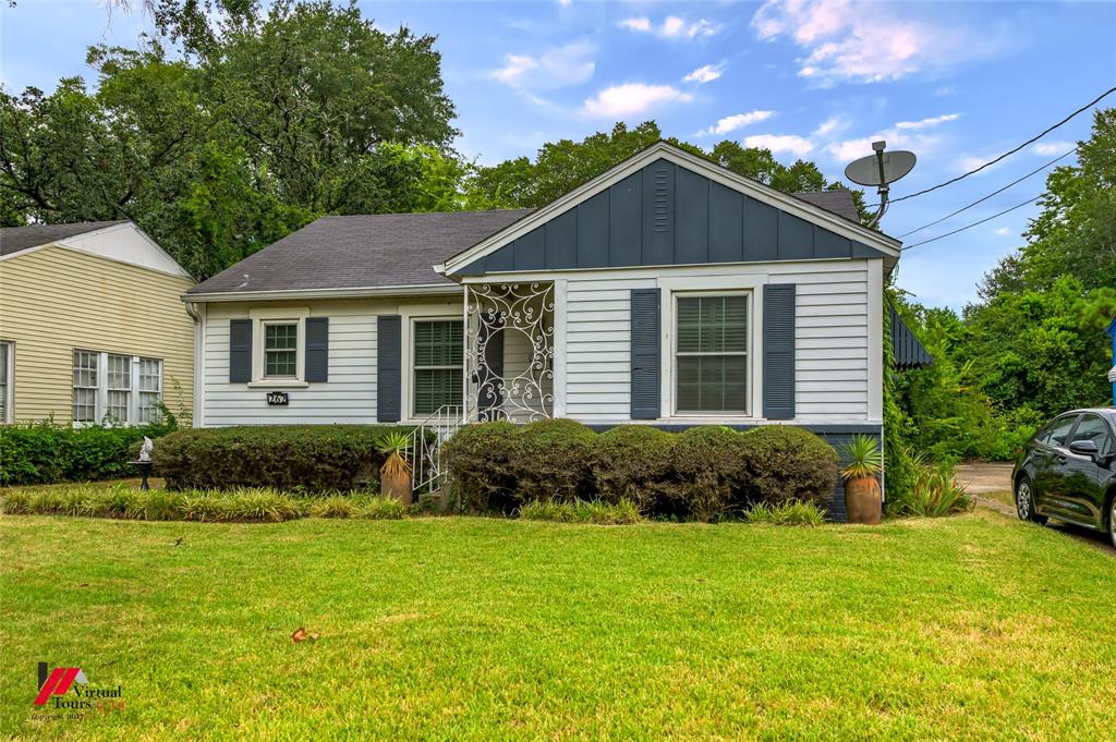262 E Slattery Boulevard Property Photo 3