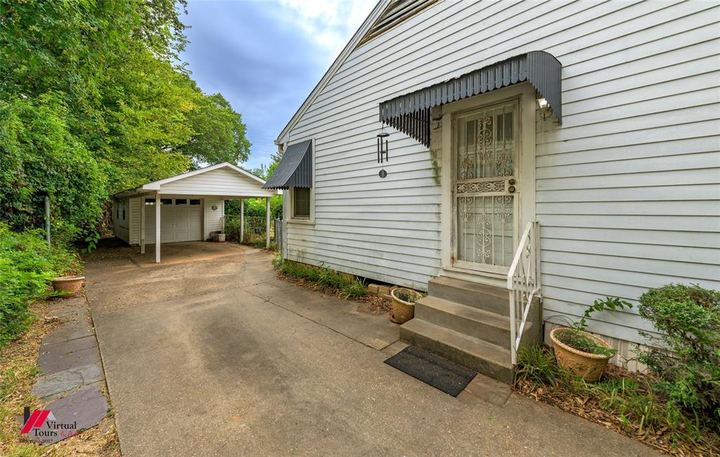 262 E Slattery Boulevard Property Photo 6