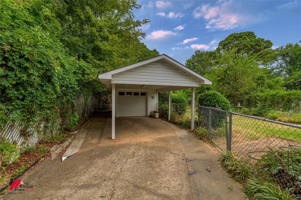 262 E Slattery Boulevard Property Photo 7