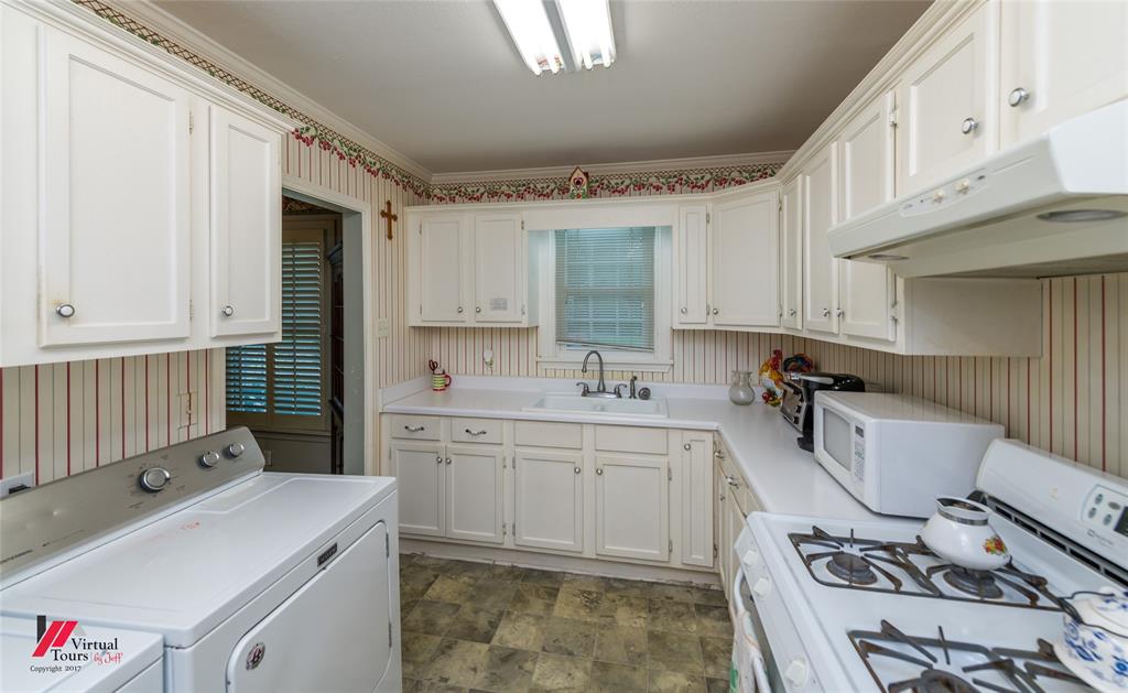 262 E Slattery Boulevard Property Photo 17