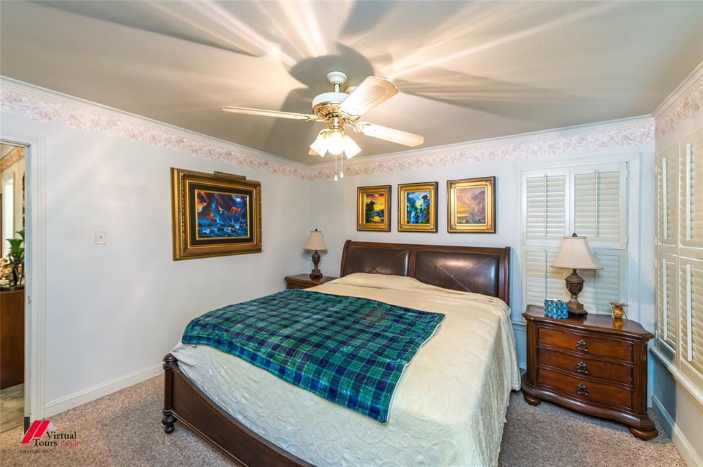 262 E Slattery Boulevard Property Photo 20