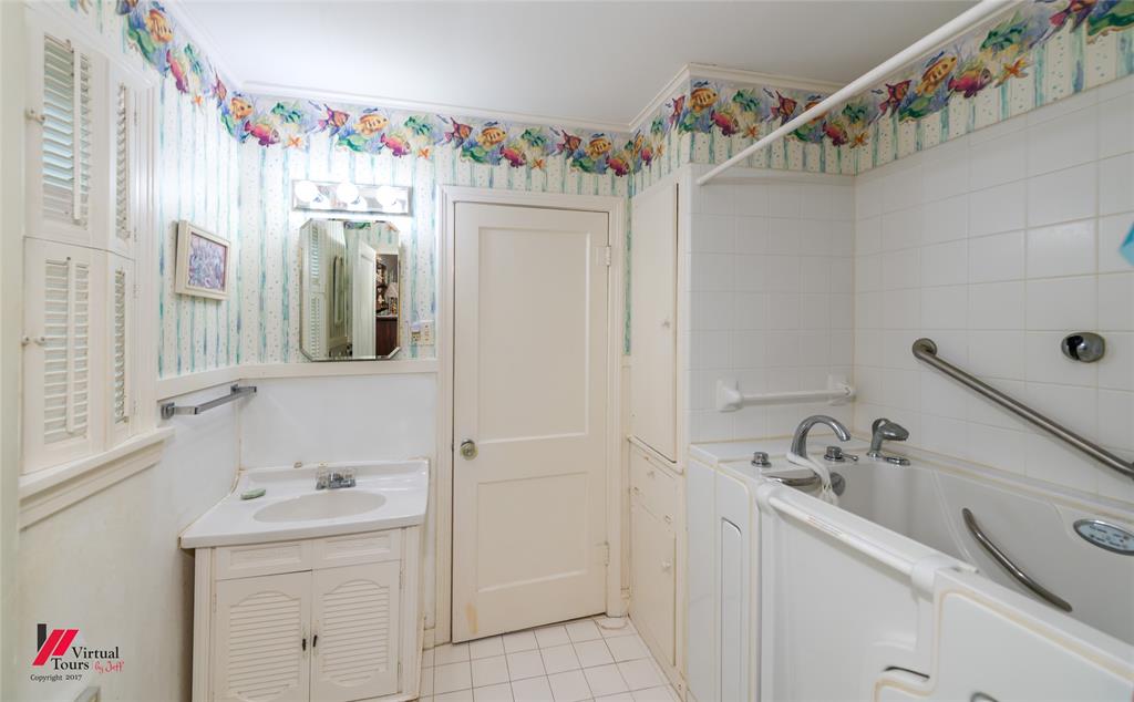 262 E Slattery Boulevard Property Photo 24