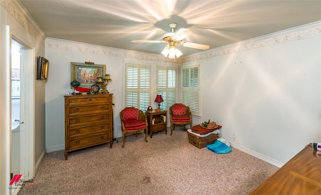 262 E Slattery Boulevard Property Photo 27