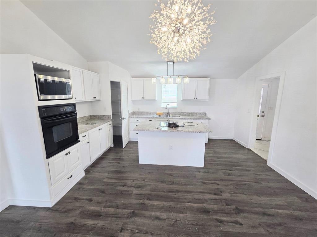 1413 Lynock Lane Property Photo 3
