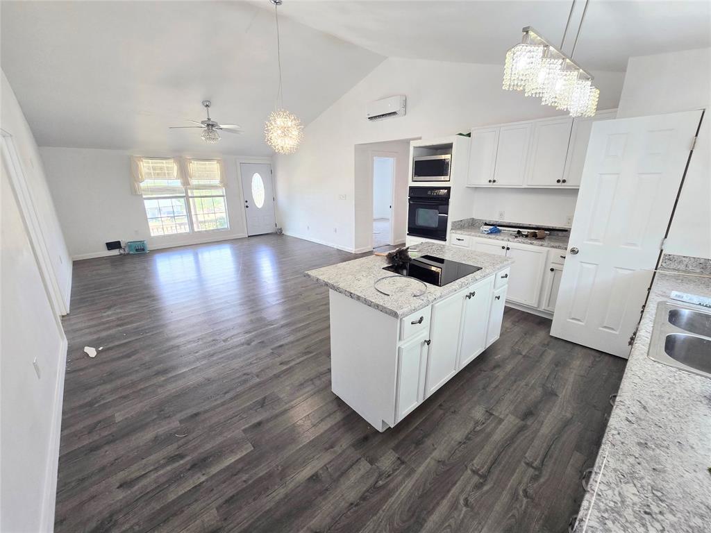 1413 Lynock Lane Property Photo 4