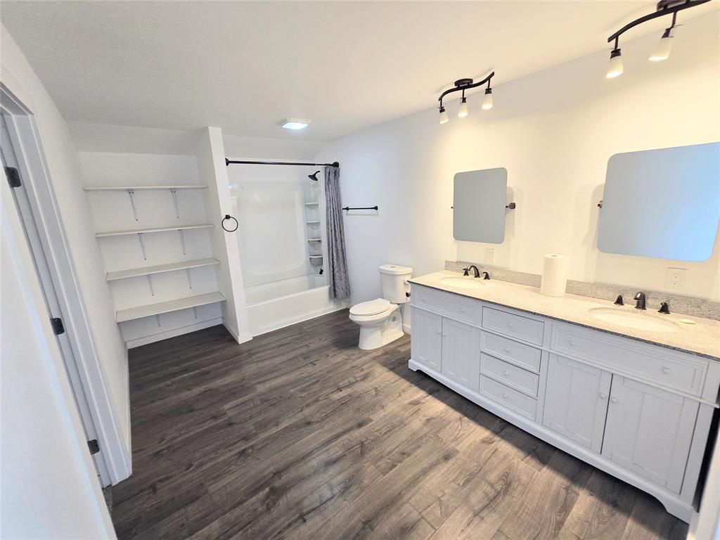 1413 Lynock Lane Property Photo 8