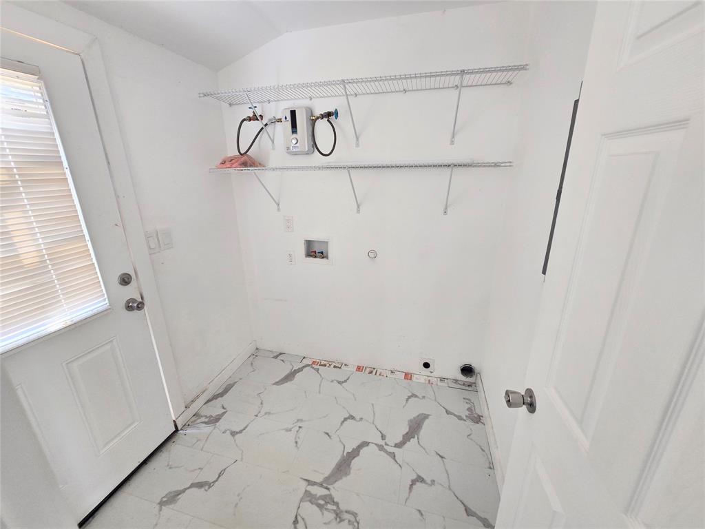 1413 Lynock Lane Property Photo 14