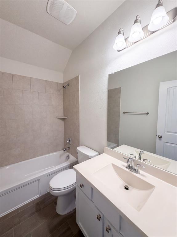 1421 Prairie Lake Court Property Photo 17