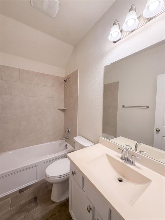 1421 Prairie Lake Court Property Photo 18