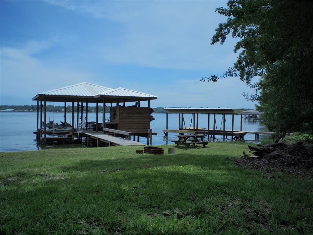 462 Lakefront Drive Property Photo 2
