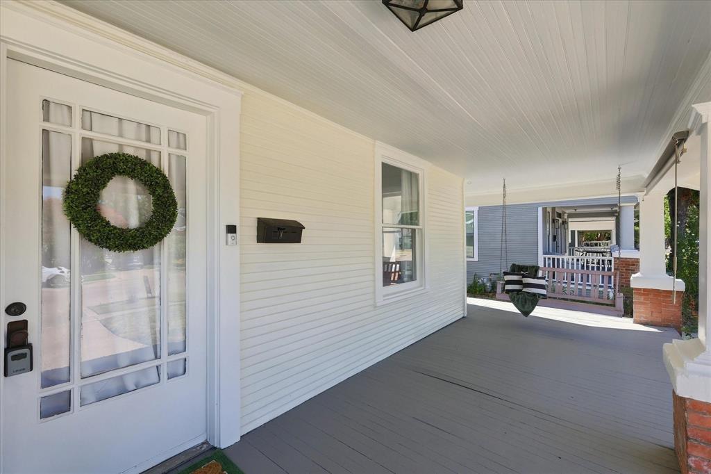 1933 Fairmount Avenue Property Photo 4