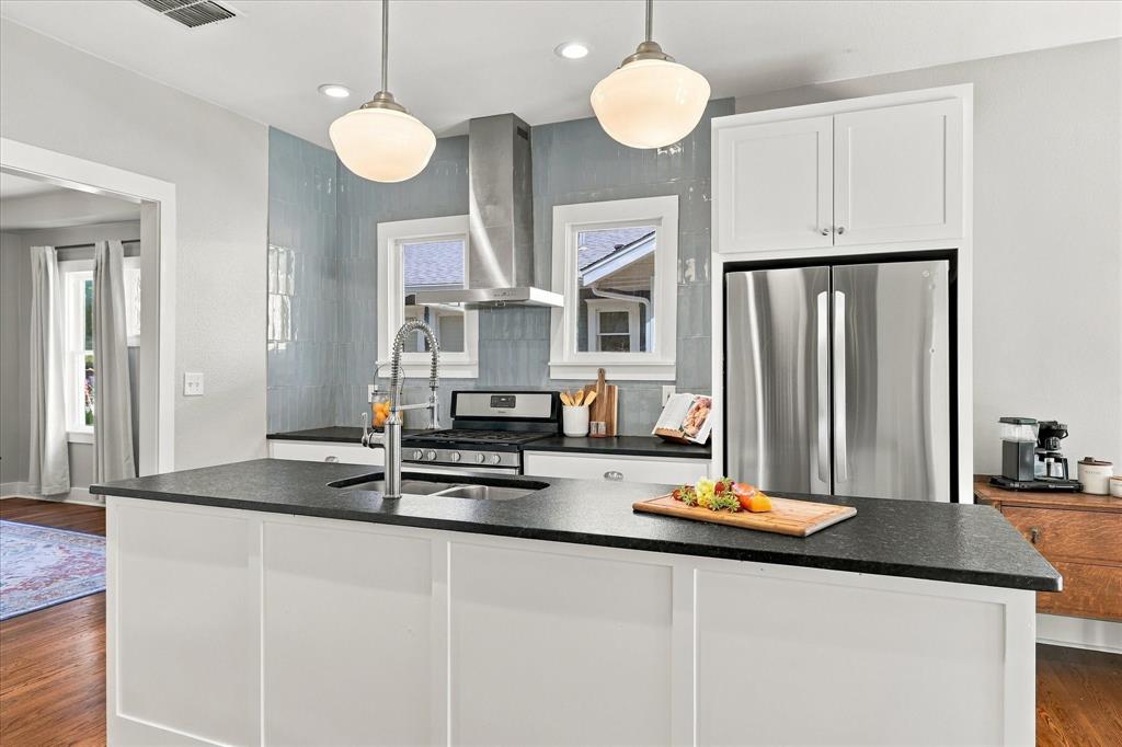 1933 Fairmount Avenue Property Photo 11