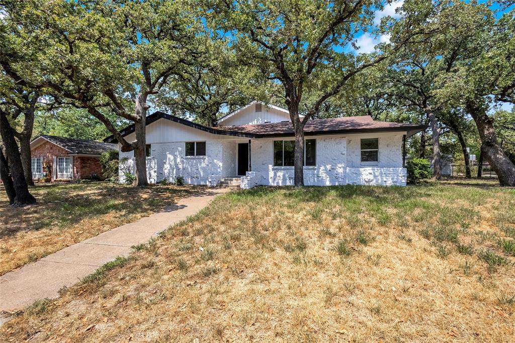 520 Circleview Drive Property Photo 1