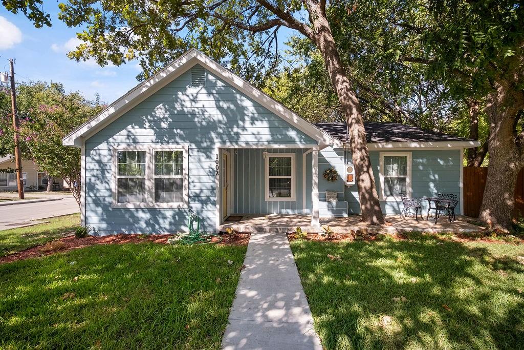 1002 New Street Property Photo 1