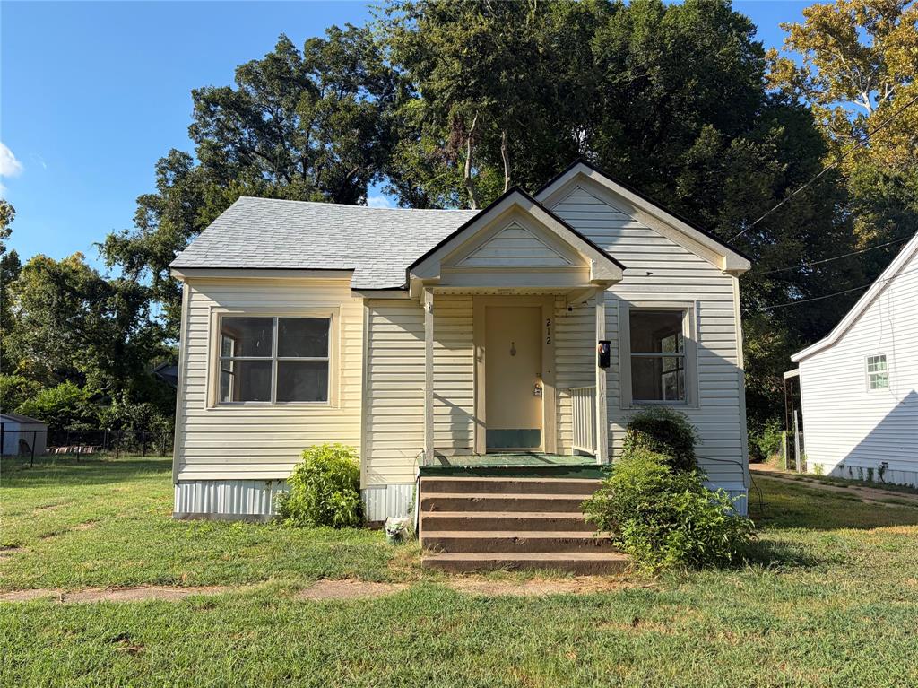 212 E Elmwood Street Property Photo 1