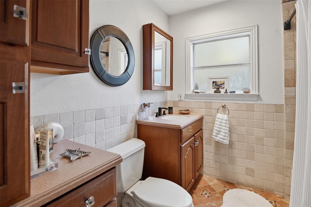 1906 Lakeland Drive Property Photo 12