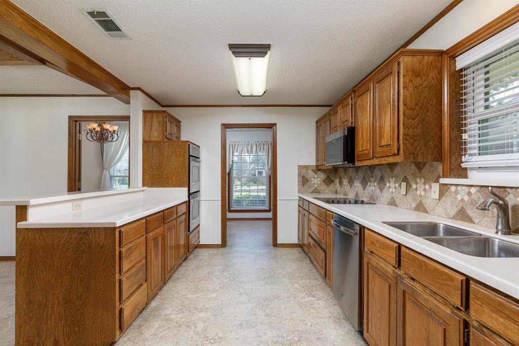 2526 Willowdale Drive Property Photo 10