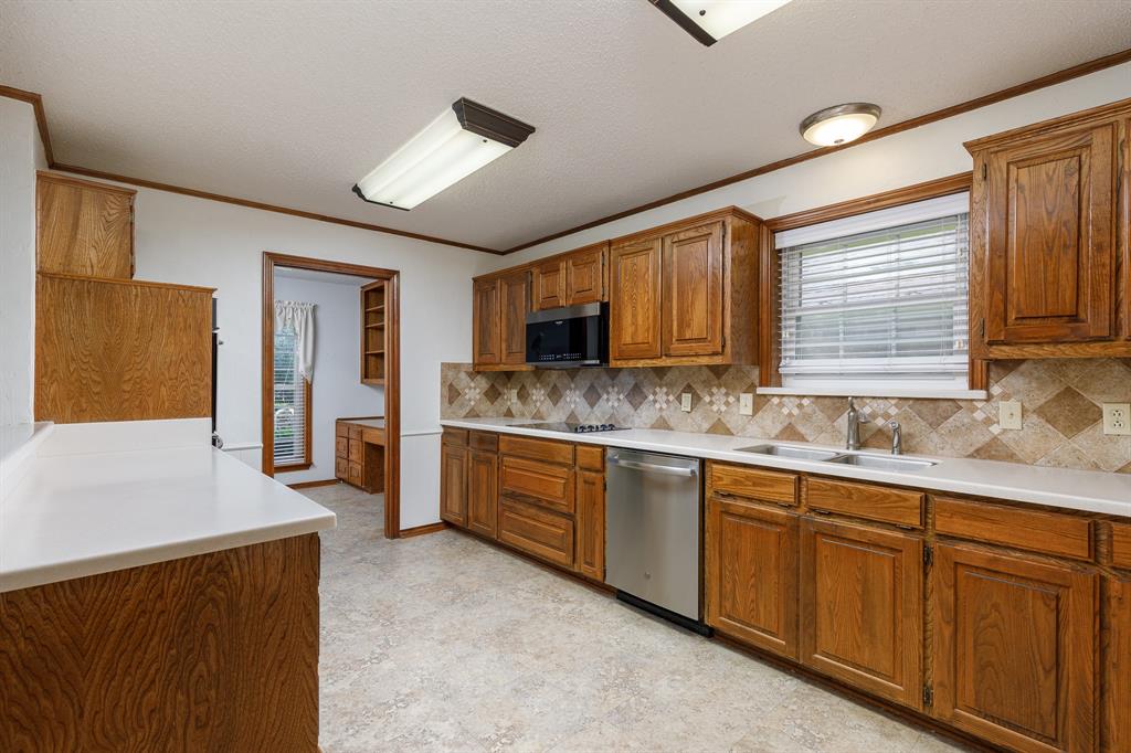 2526 Willowdale Drive Property Photo 11