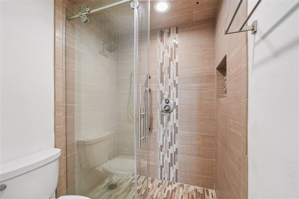 6335 W Northwest Highway 1514 Property Photo 8