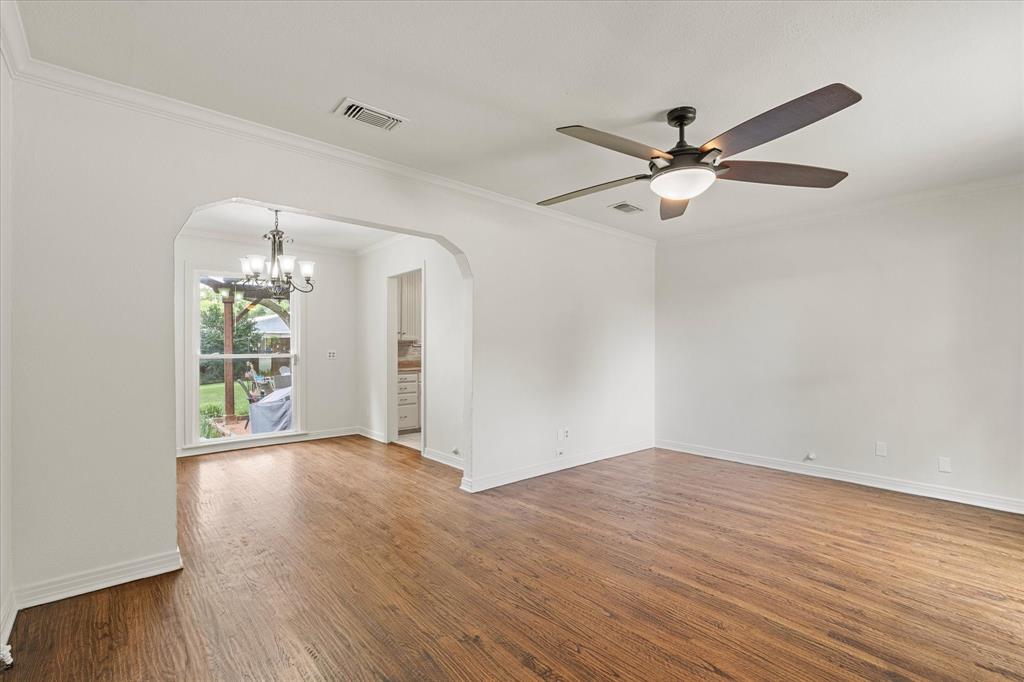 606 Storrs Street Property Photo 6